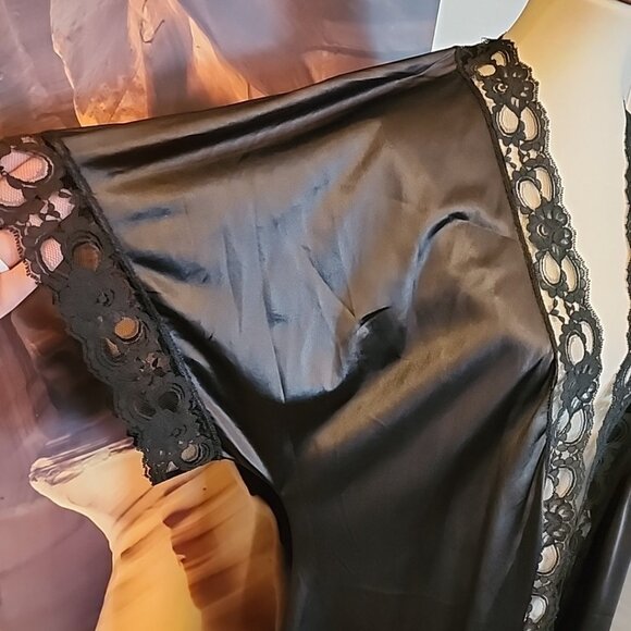 Vintage Lady Romance Nylon and Lace Dressing Gown Black Robe Lingerie One Size - Picture 2 of 6